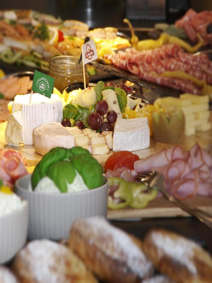 Hotel Restaurant Zum Goldenen Anker Mit Hallenbad & Wellnessbereich Windorf  Eksteriør billede